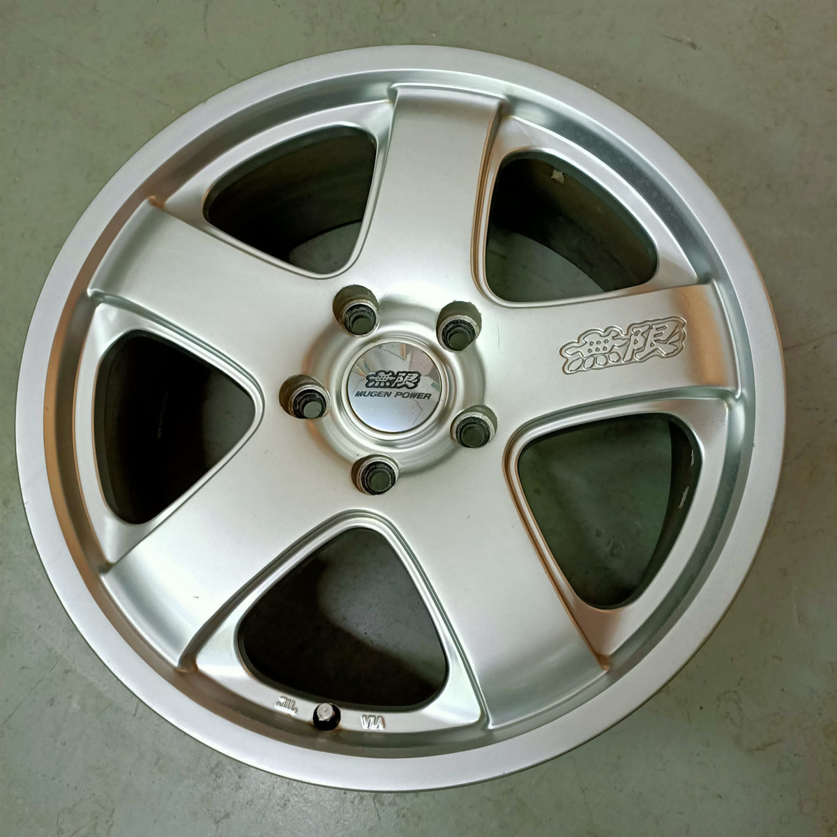 Mugen M5 (Second Hand set of 4) - 17x7J - 5x114.3 - ET: 53 (Silver)