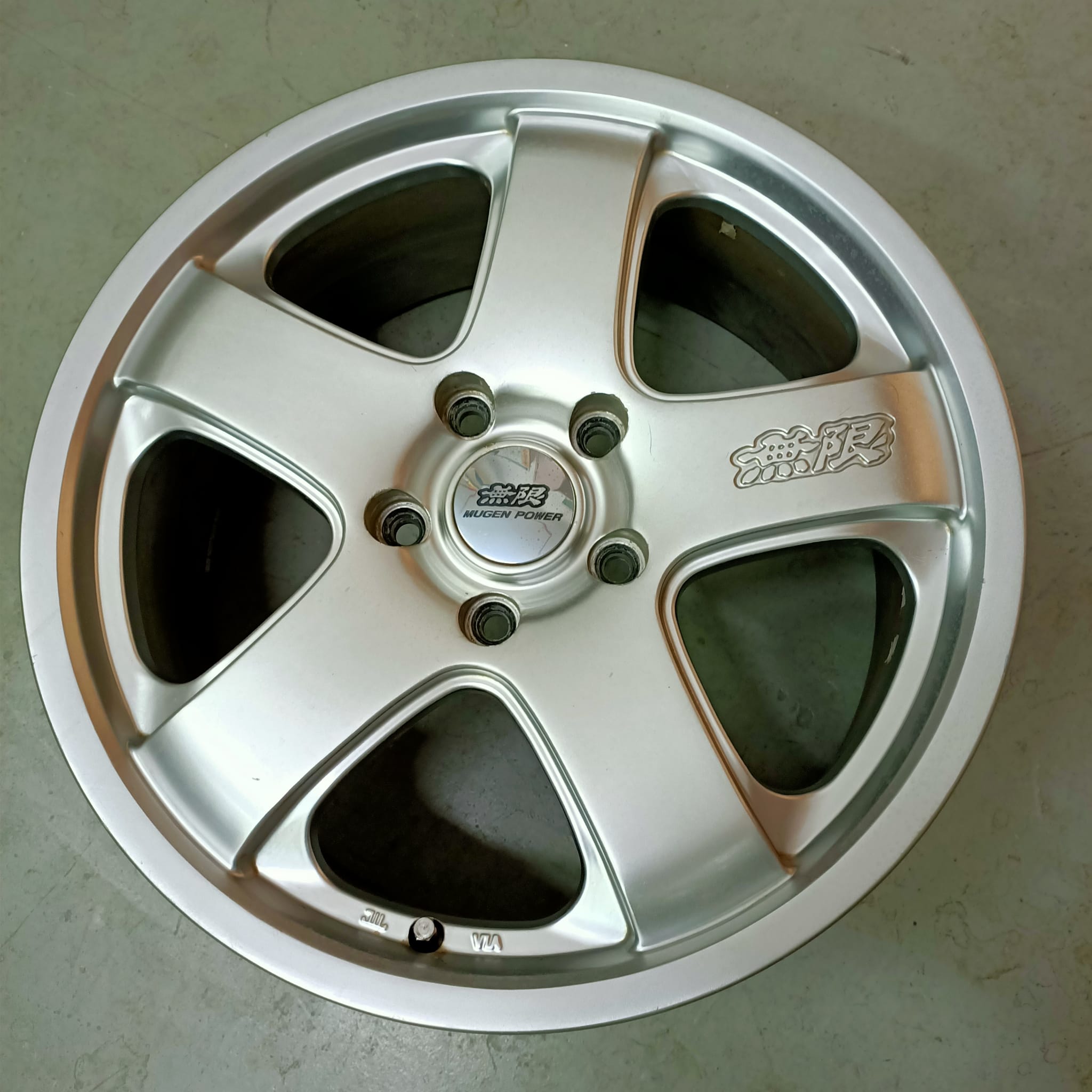 Mugen M5 (Second Hand set of 4) - 17x7J - 5x114.3 - ET: 53 (Silver)